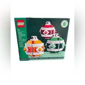 LEGO Christmas Decor Set (40604) – Limited Edition
🆕 Brand New • Factory Sealed